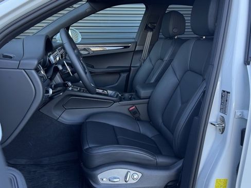 New 2026 Porsche Macan image 4