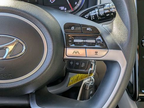 Used 2023 Hyundai Tucson SE image 16