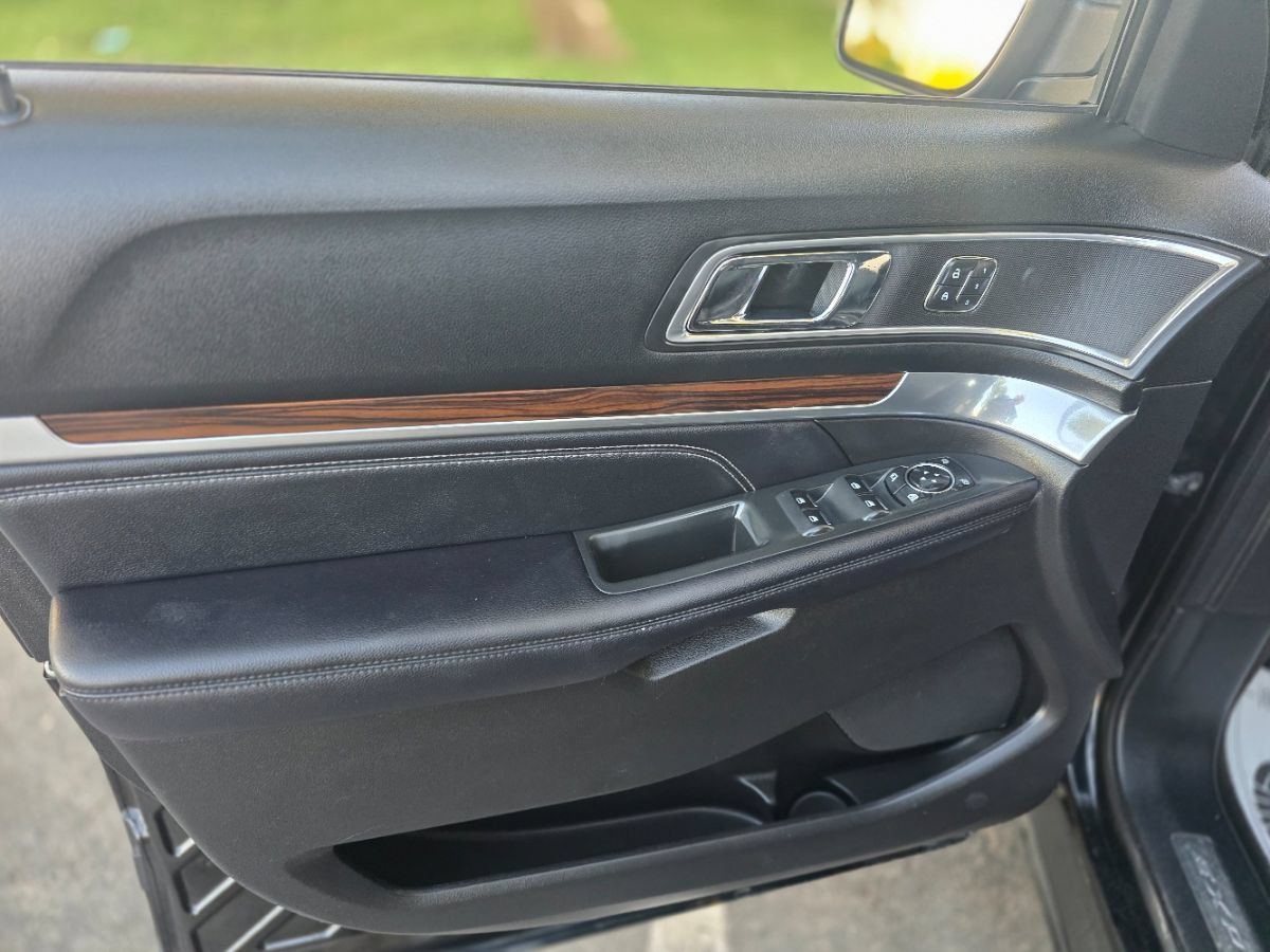 Used 2017 Ford Explorer Limited FWD image 19