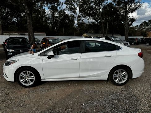 Used 2016 Chevrolet Cruze LT image 2