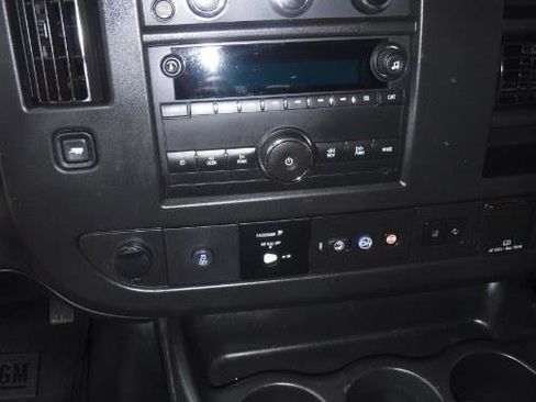 Used 2019 Chevrolet Express 2500 LT w/ LT Preferred Equipment Group image 7