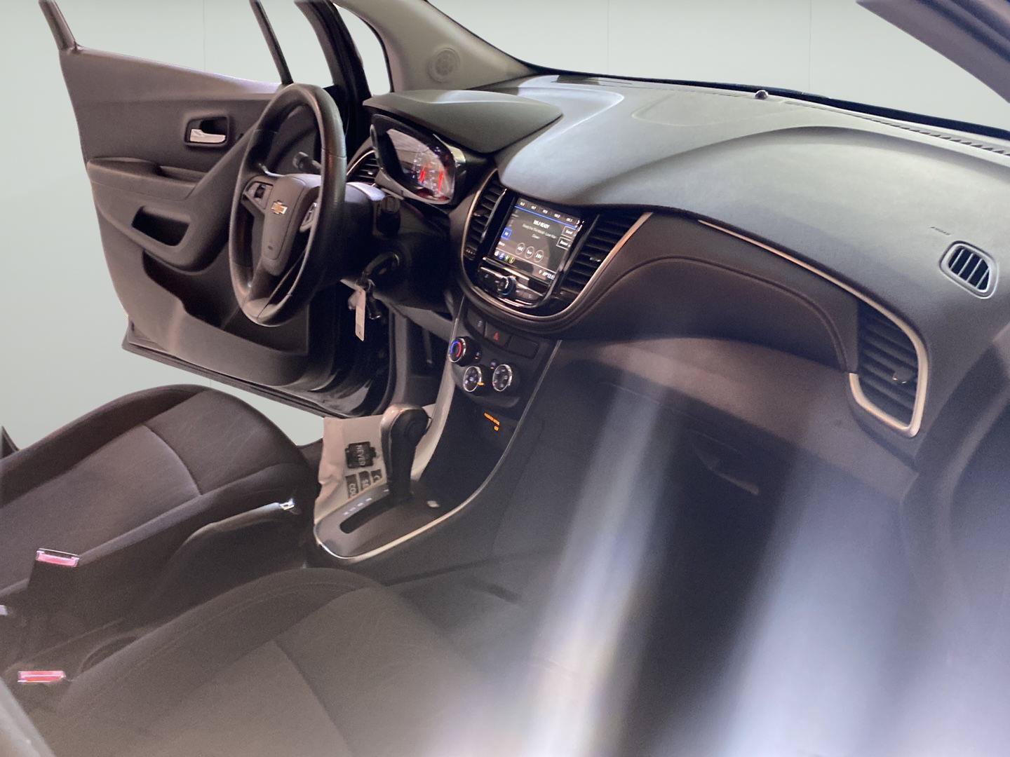 Certified 2019 Chevrolet Trax LT FWD image 30