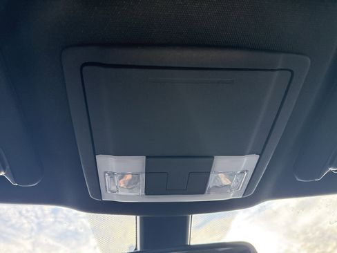 Used 2018 Ford Explorer XLT w/ Equipment Group 202A image 28