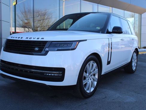 Used 2024 Land Rover Range Rover SE image 1