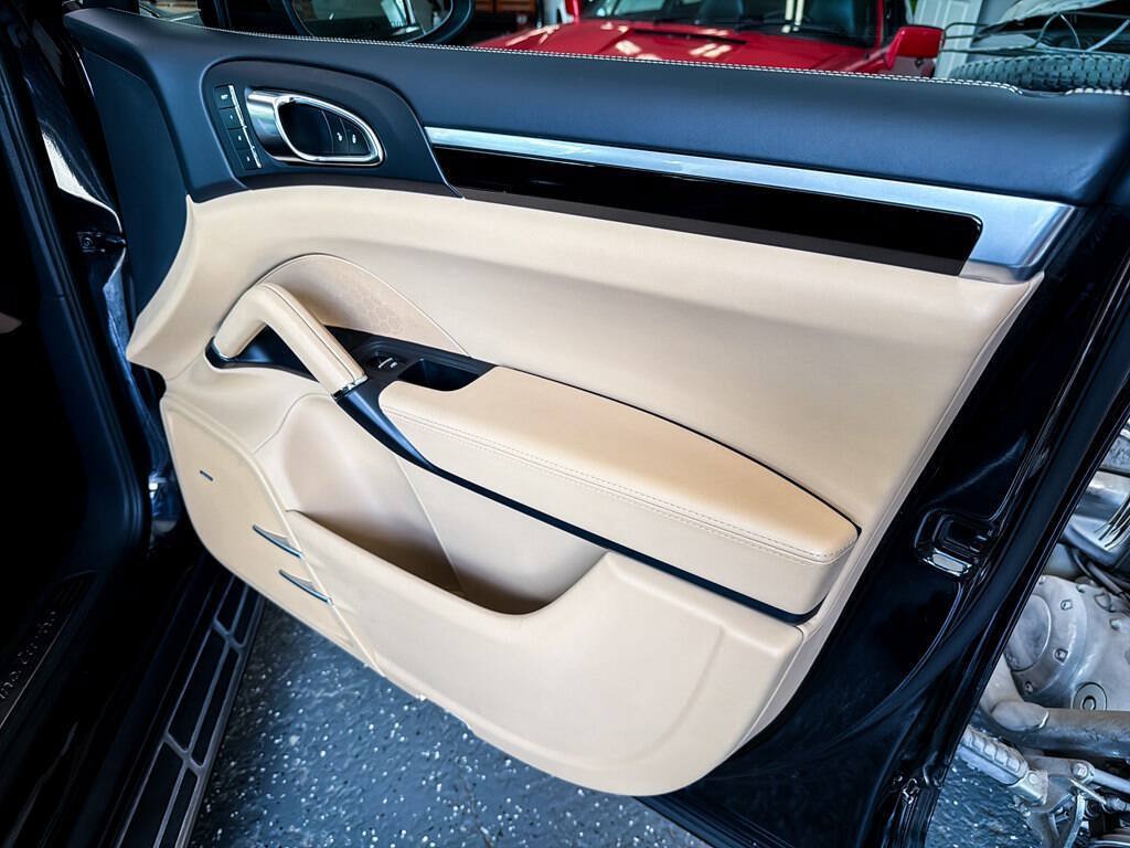 Used 2014 Porsche Cayenne AWD/4WD image 28