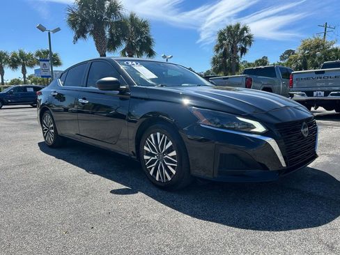 Used 2024 Nissan Altima 2.5 SV image 9