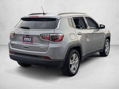 Used 2022 Jeep Compass Latitude FWD image 5