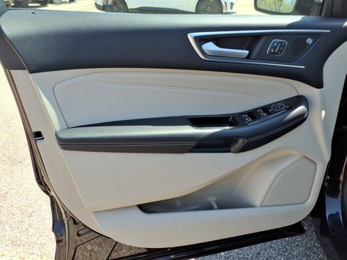 Used 2019 Ford Edge Titanium w/ Equipment Group 301A AWD/4WD image 16