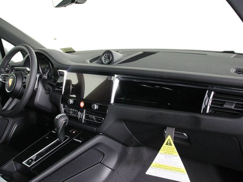 New 2026 Porsche Macan image 15