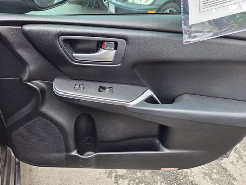 Used 2016 Toyota Camry SE image 14