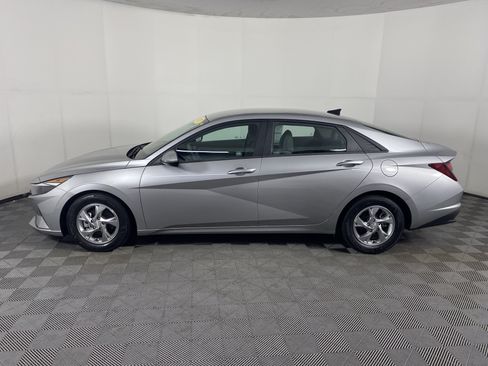 Used 2021 Hyundai Elantra SE FWD image 9