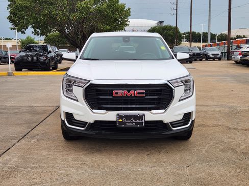 Certified 2024 GMC Terrain SLE AWD/4WD image 3