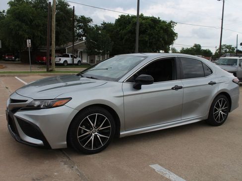 Used 2021 Toyota Camry SE FWD image 10