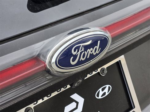 Used 2018 Ford Edge Titanium w/ Equipment Group 302A image 8