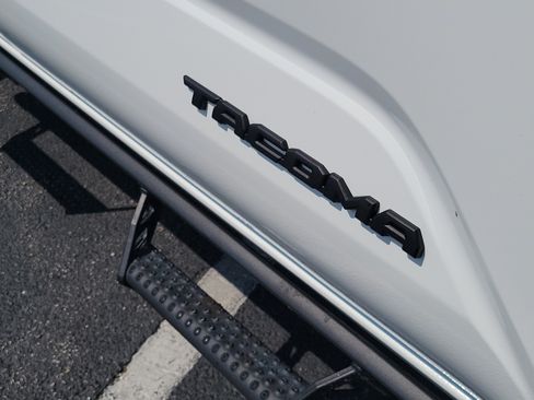 Certified 2025 Toyota Tacoma SR5 AWD/4WD image 7