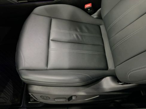 Used 2025 Audi Q5 Premium w/ Convenience Package image 13