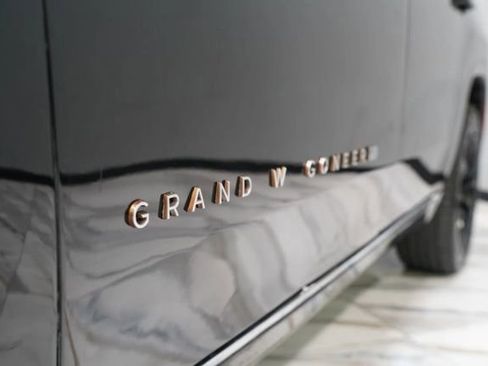 Used 2022 Jeep Grand Wagoneer Series III w/ Rear Seat Video Group 1 AWD/4WD image 9