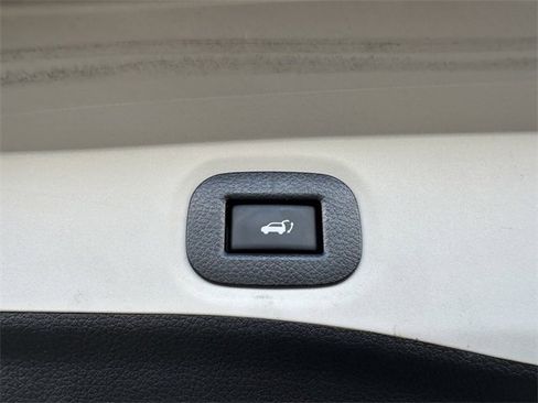 Used 2020 Nissan Rogue SV image 43