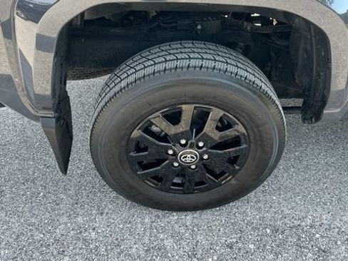 Used 2025 Toyota Tacoma SR5 w/ SR5 Upgrade Package AWD/4WD image 10