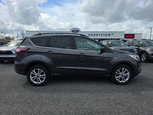 Used 2018 Ford Escape SE w/ SE Sync 3 Package image 4