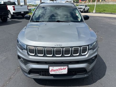 Used 2022 Jeep Compass Latitude AWD/4WD image 3