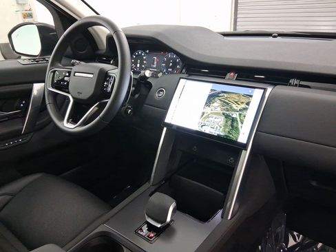 New 2025 Land Rover Discovery Sport S image 4