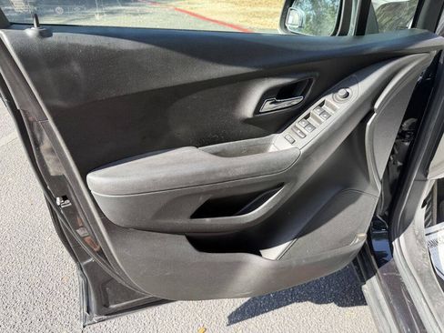 Used 2016 Chevrolet Trax LS FWD image 11