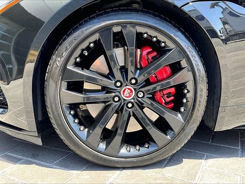 Certified 2020 Jaguar F-TYPE R AWD/4WD image 8