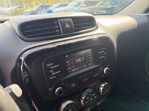 Used 2014 Kia Soul ! image 12