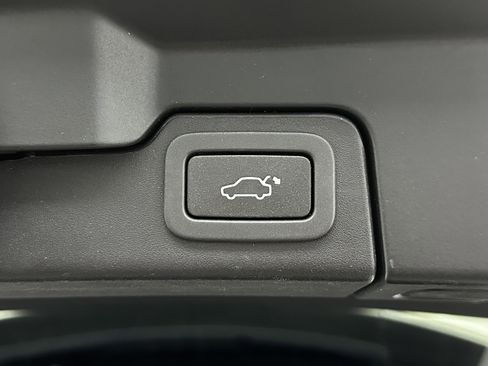 Used 2017 Land Rover Range Rover Evoque SE Premium image 32