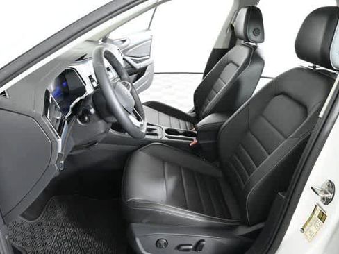 Certified 2022 Volkswagen Jetta SE image 20