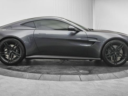 Used 2025 Aston Martin V8 Vantage Coupe image 10