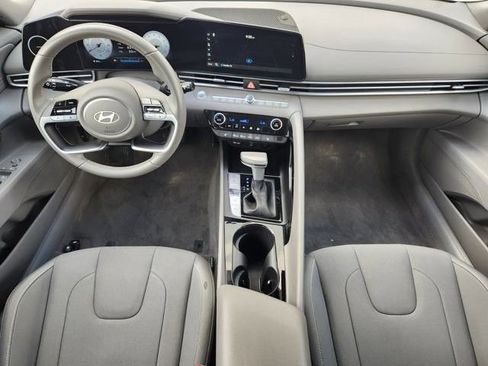 Used 2025 Hyundai Elantra SEL FWD image 26