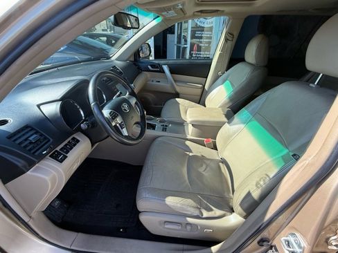 Used 2011 Toyota Highlander SE image 10
