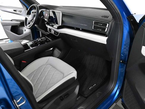 Certified 2024 Volkswagen Atlas Cross Sport SEL Premium R-Line AWD/4WD image 12