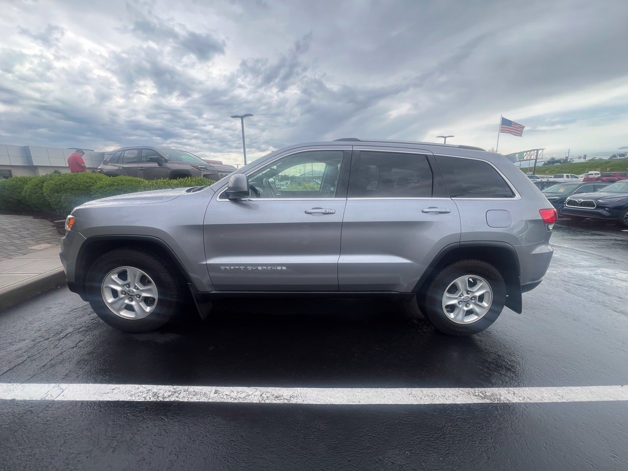 Used 2014 Jeep Grand Cherokee Laredo w/ Quick Order Package 23E AWD/4WD image 2