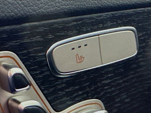 Used 2021 Mercedes-Benz C 300 4MATIC Sedan image 4