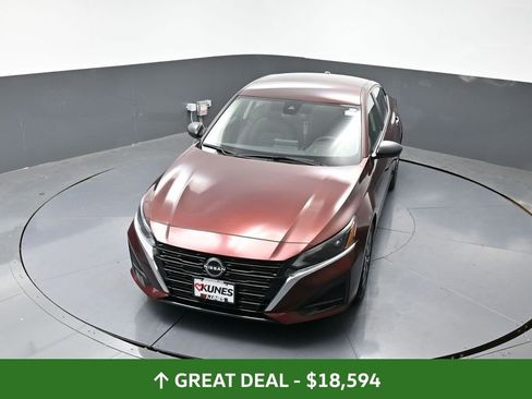 Used 2024 Nissan Altima 2.5 SV image 18