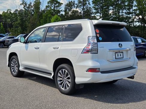 Used 2023 Lexus GX 460 Luxury w/ Accessory Package AWD/4WD image 3