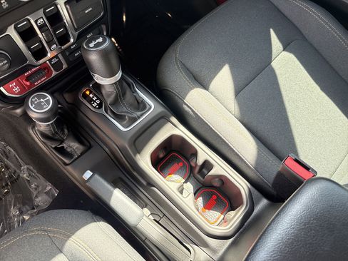 Used 2024 Jeep Wrangler Willys image 18