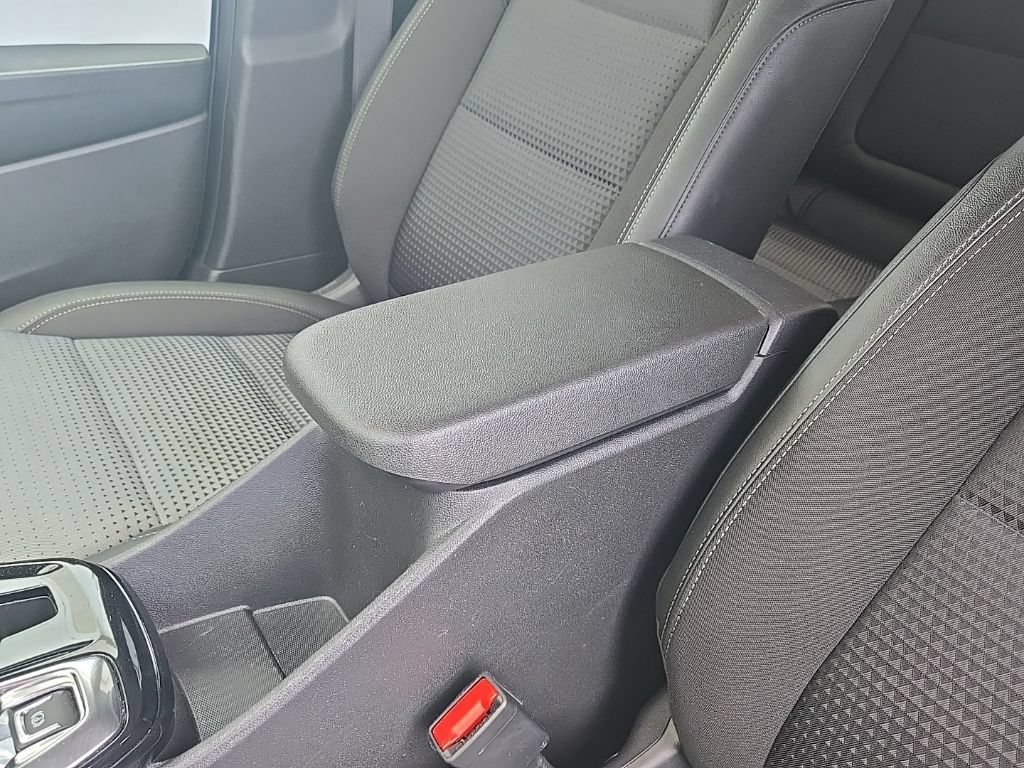 Certified 2025 Chevrolet Trax LT FWD image 30