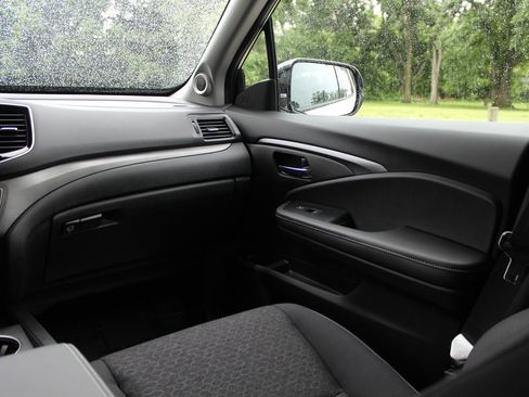 Used 2024 Honda Ridgeline Sport image 12