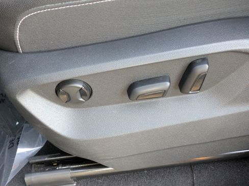 Used 2024 Volkswagen Atlas SE image 21