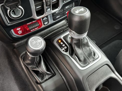 Used 2024 Jeep Wrangler Unlimited Rubicon 4xe AWD/4WD image 22