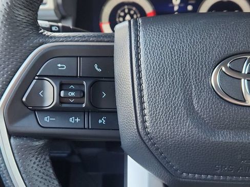 Used 2025 Toyota Tacoma TRD Sport AWD/4WD image 39