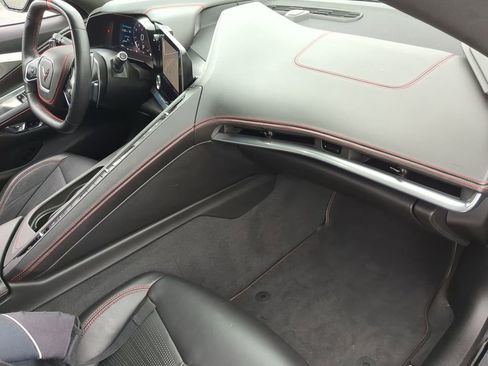 Used 2021 Chevrolet Corvette Stingray w/ Z51 Performance Package image 19