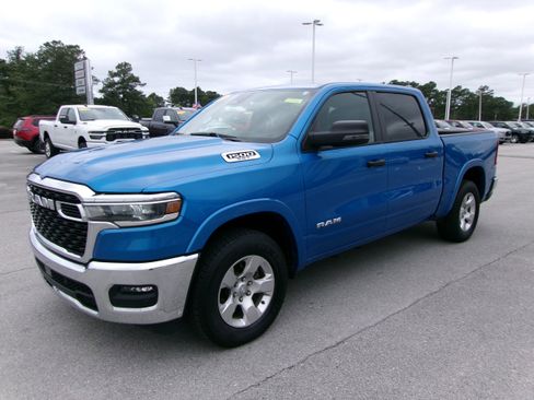 Used 2025 RAM 1500 Big Horn AWD/4WD image 2