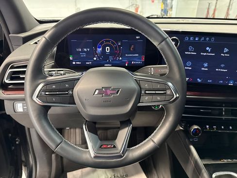 Used 2024 Chevrolet Traverse Z71 w/ LPO, Floor Liner Package AWD/4WD image 6