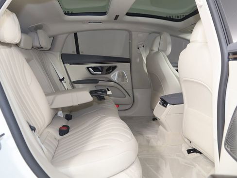 Used 2022 Mercedes-Benz EQS 450+ Sedan image 15