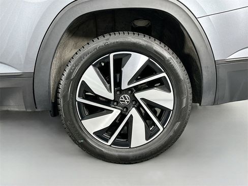 Used 2025 Volkswagen Atlas SE image 30